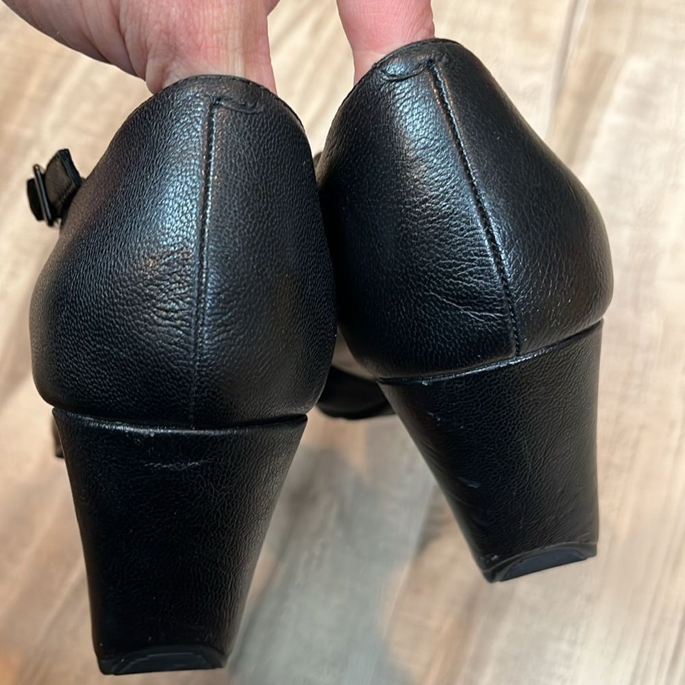Kenneth Cole Bell peep toe t-strap black leather heels size 9.5 - Picture 5 of 9